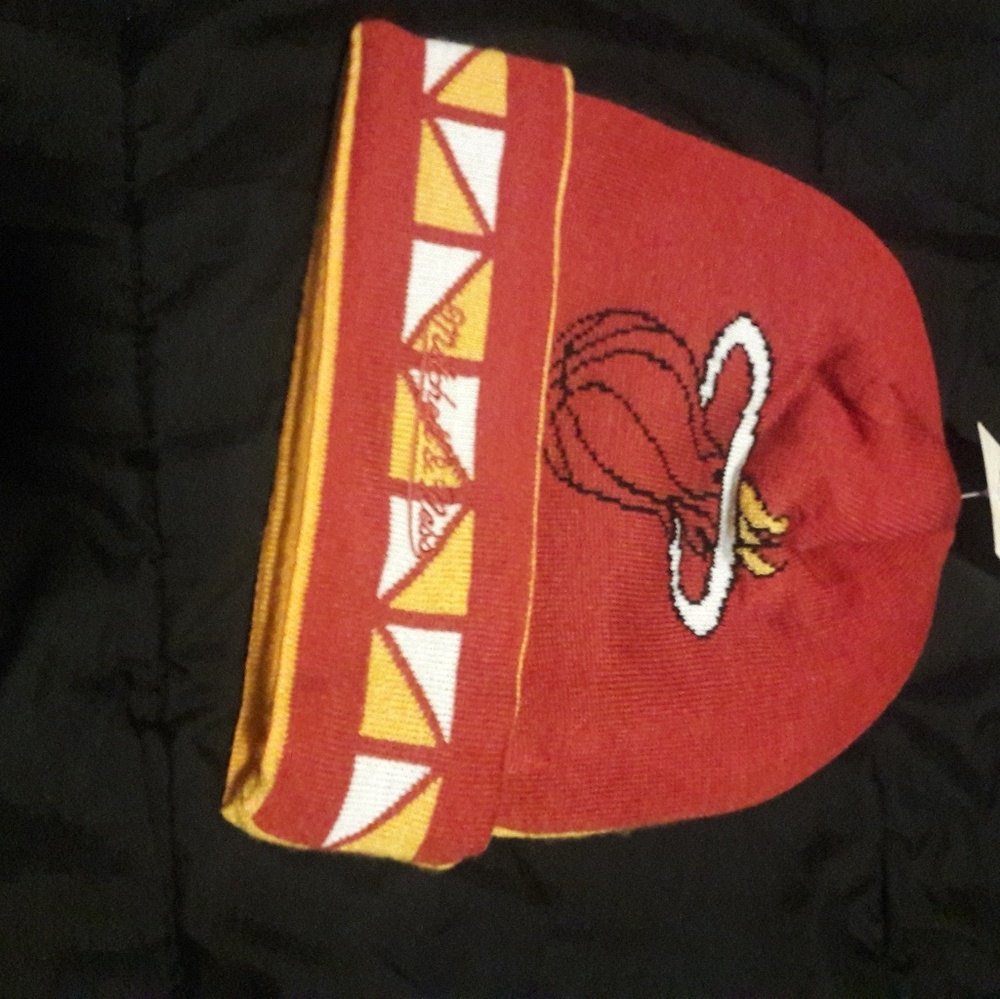 BRAND NEW 2 SIDED MITCHELL AND NESS MIAMI HEAT